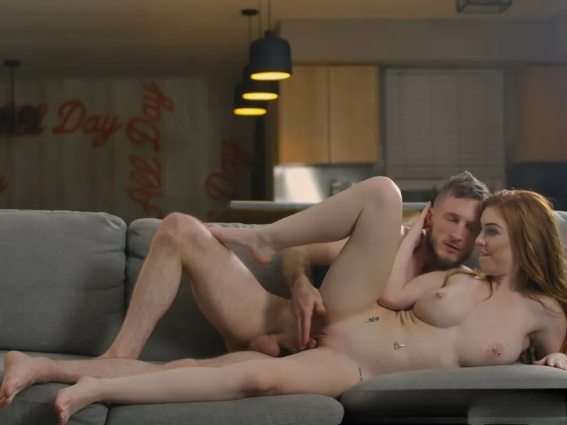 đang tăng ca mà nhân tình cứ dùng bướm dụ tôi doggy cùng em